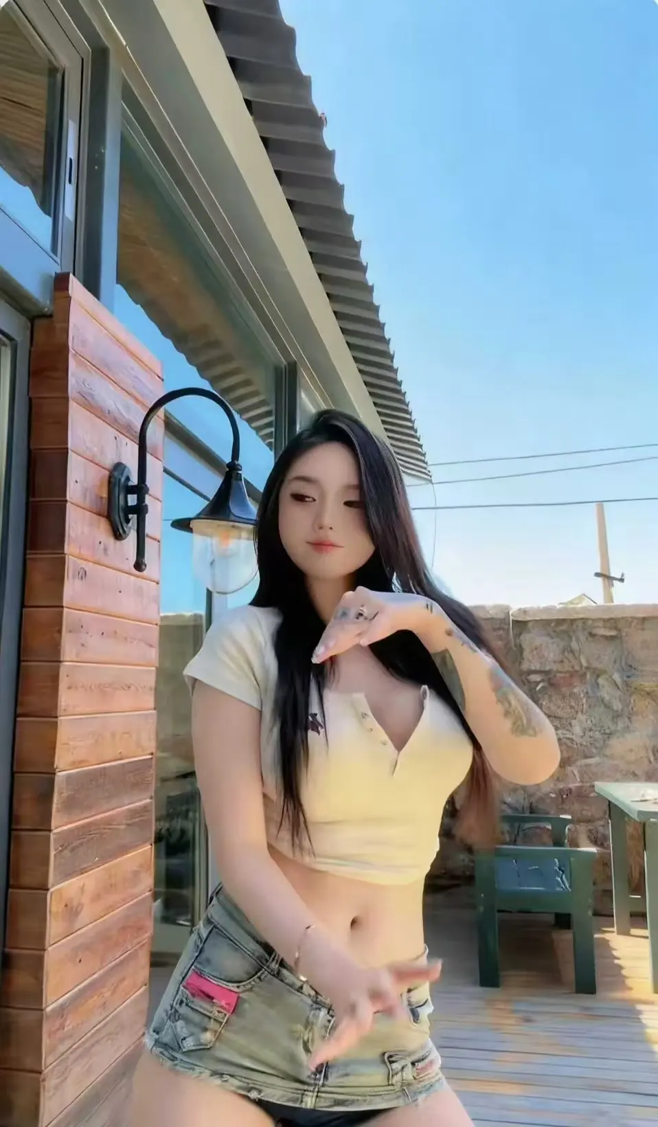 《Meena 成美男》高清全集免费在线观看-无删减中文版资源全面开放-网盘备份无广告畅享观影-一次看遍Meena 成美男
