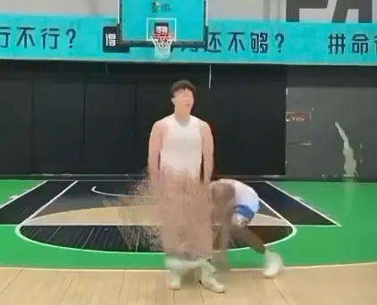 《牛教练的裤子》HD高清播放-牛教练狠话防守遭黑哥假动作破解，爆笑剧情全网同步-牛教练的裤子免费在线观看