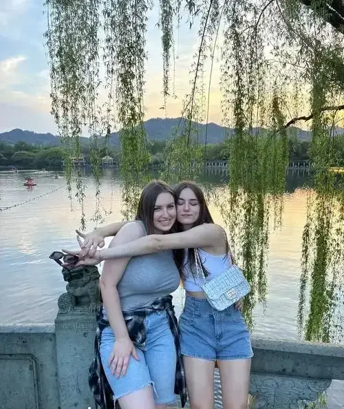 啄木鸟系列《艾玛马克斯的屈服》高清完整版在线看-《艾玛马克斯的屈服》未删减版免费播放-1080P蓝光画质中字