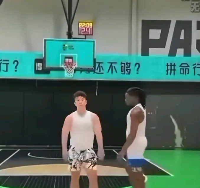 《牛教练的裤子》HD高清完整版免费观看-牛教练的裤子篮球单挑关我裤子什么事-黑哥偷袭牛教练爆笑视频无广告播放