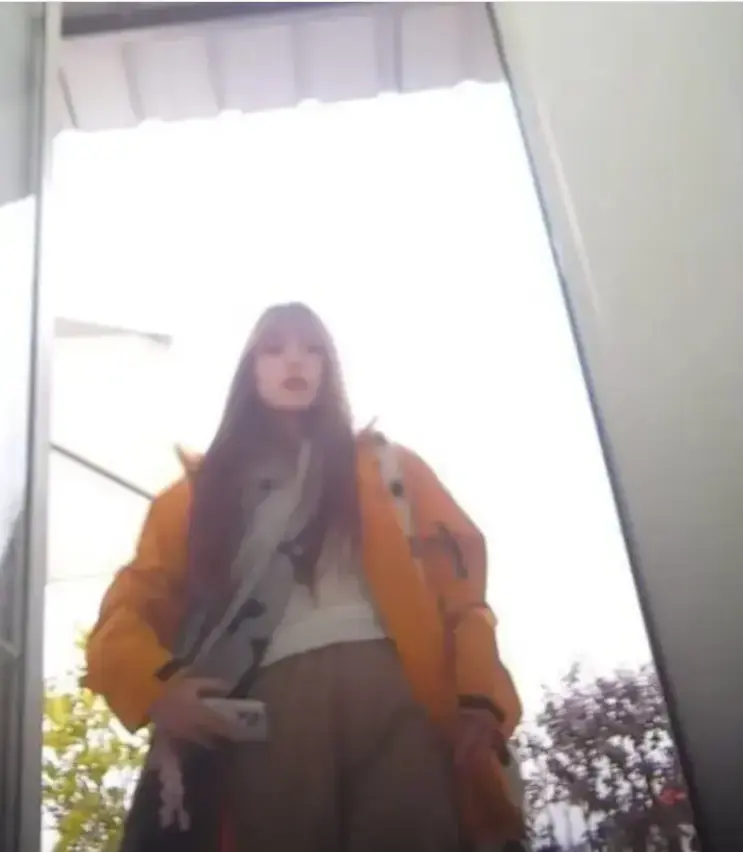《抖音木木冲锋衣厕所vlog》木木同学橙色冲锋衣厕所事件原视频完整版-15分钟海岛厕所vlog高清免费看-网红木木海岛度假浪漫羁绊心事在线观看