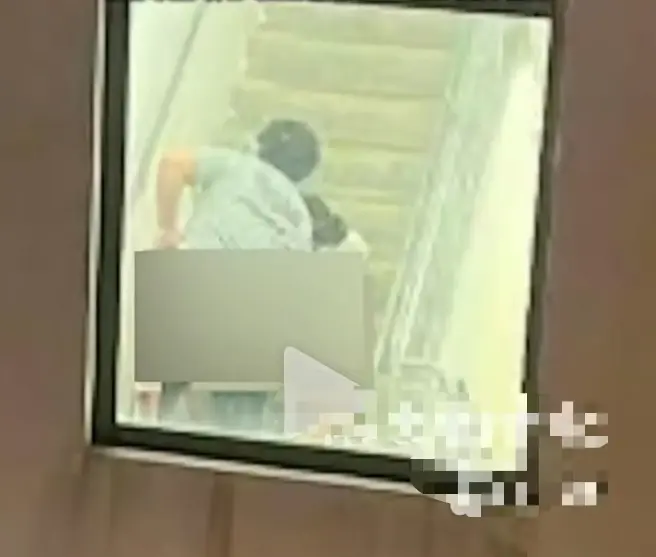 《香港情侣楼梯事件》1080P高清无删减版在线观看-楼梯情侣全过程原声实录资源下载-元朗情侣事件名场面独家分享
