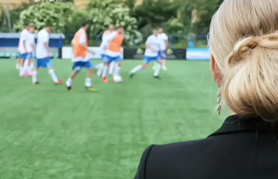 《footballersmoms》无删减版在线观看免费-法国电影《足球队的女老板们》1080P高清画质-足球女老板全集播放